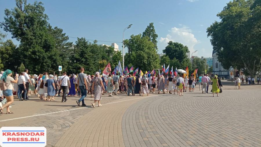 Сотни Краснодарцев Поучаствовали В Крестном Ходе В Честь Дня Семьи, Любви И Верности. Показываем, Как Это Было